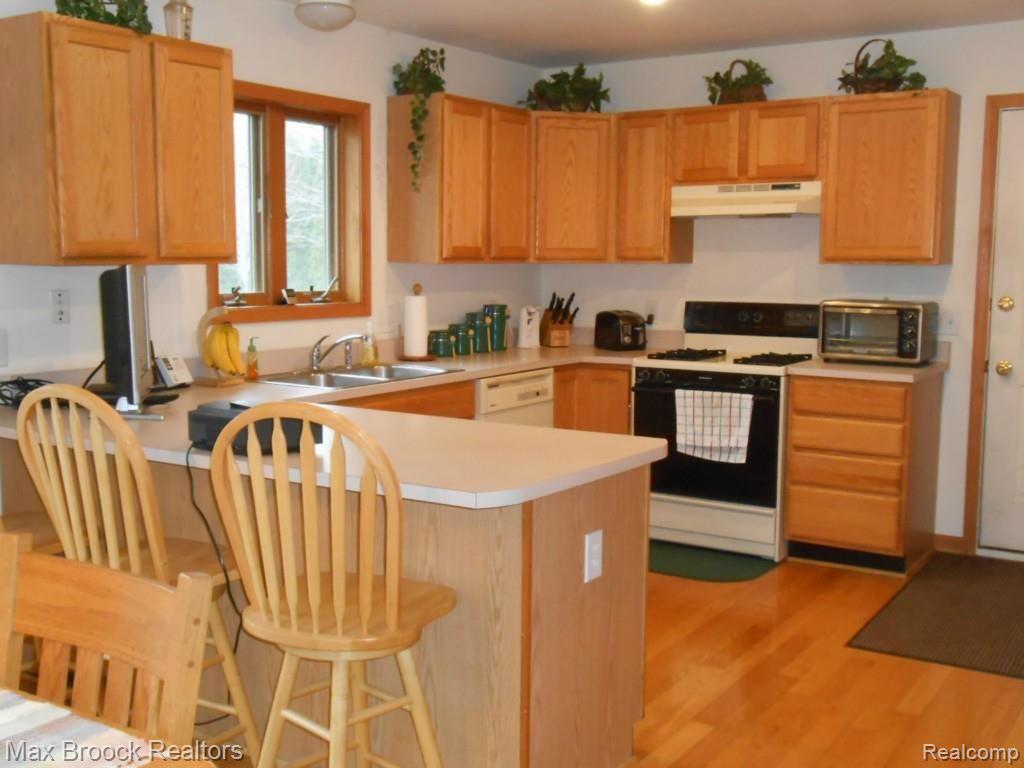 1872 East Hamlin Road Rochester Hills, MI 48307 - Photo 32 of 45