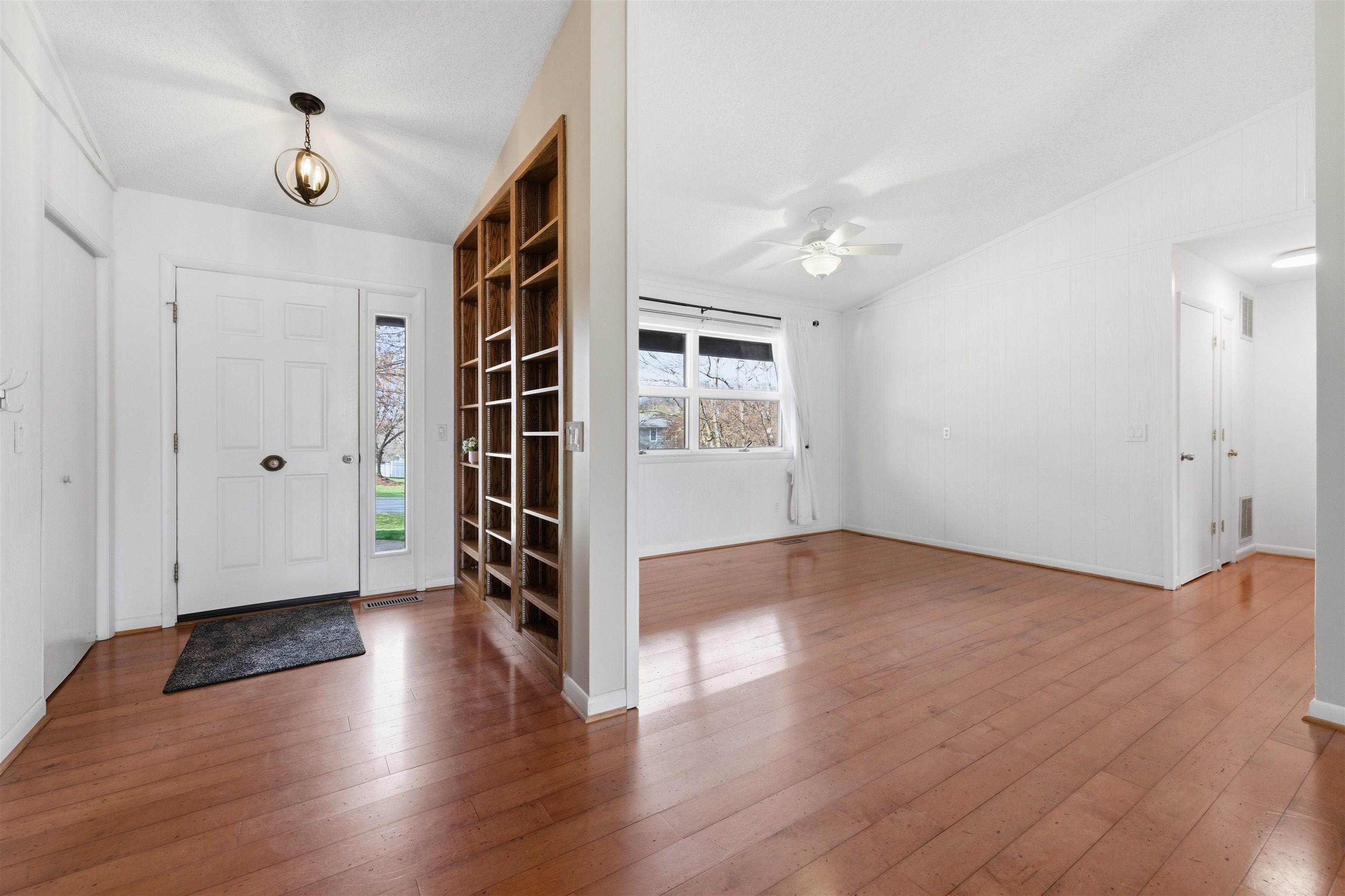 3210 Arrowhead Road Harrisonburg, VA 22801 - Photo 4 of 44 Foyer with built-ins.