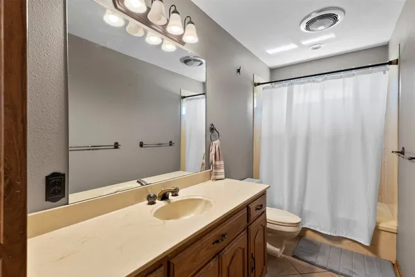 a view of a livingroom with a ceiling fan and window