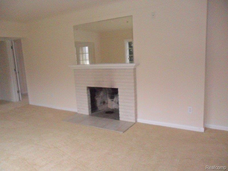 25795 Meridian Road Grosse Ile, MI 48138 - Photo 5 of 7 SAM_8082.JPG