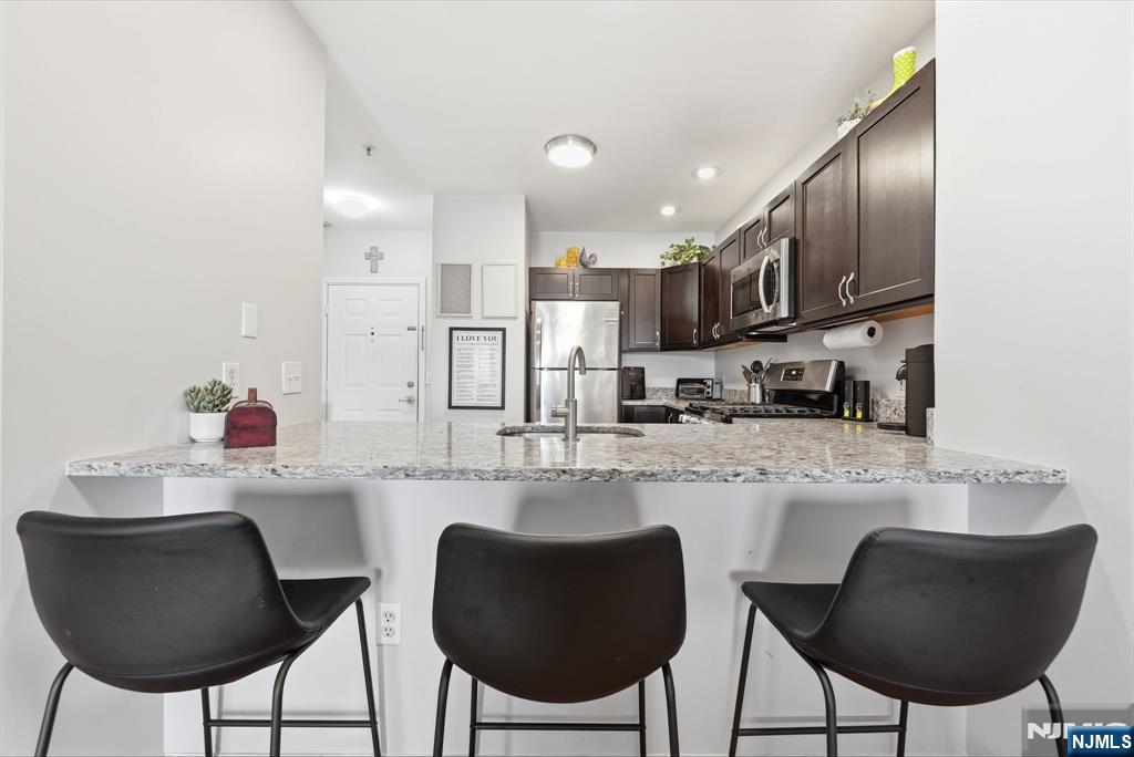 242 The Promenade, Unit 242 Edgewater, NJ 07020 - Photo 7 of 49