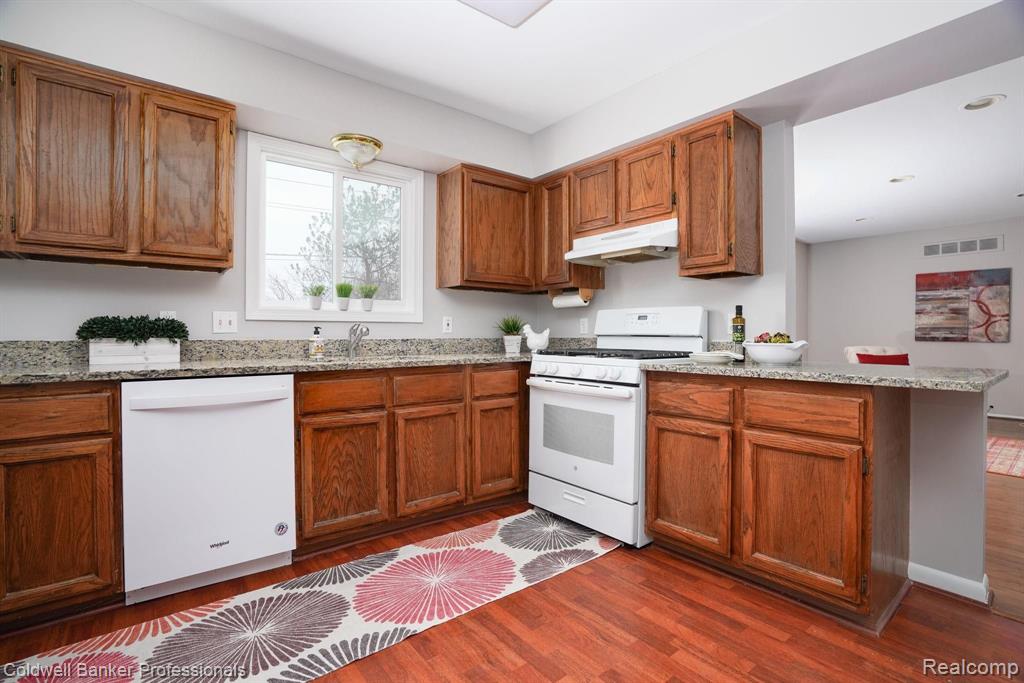 916 Dickson Lane Rochester Hills, MI 48307 - Photo 8 of 30