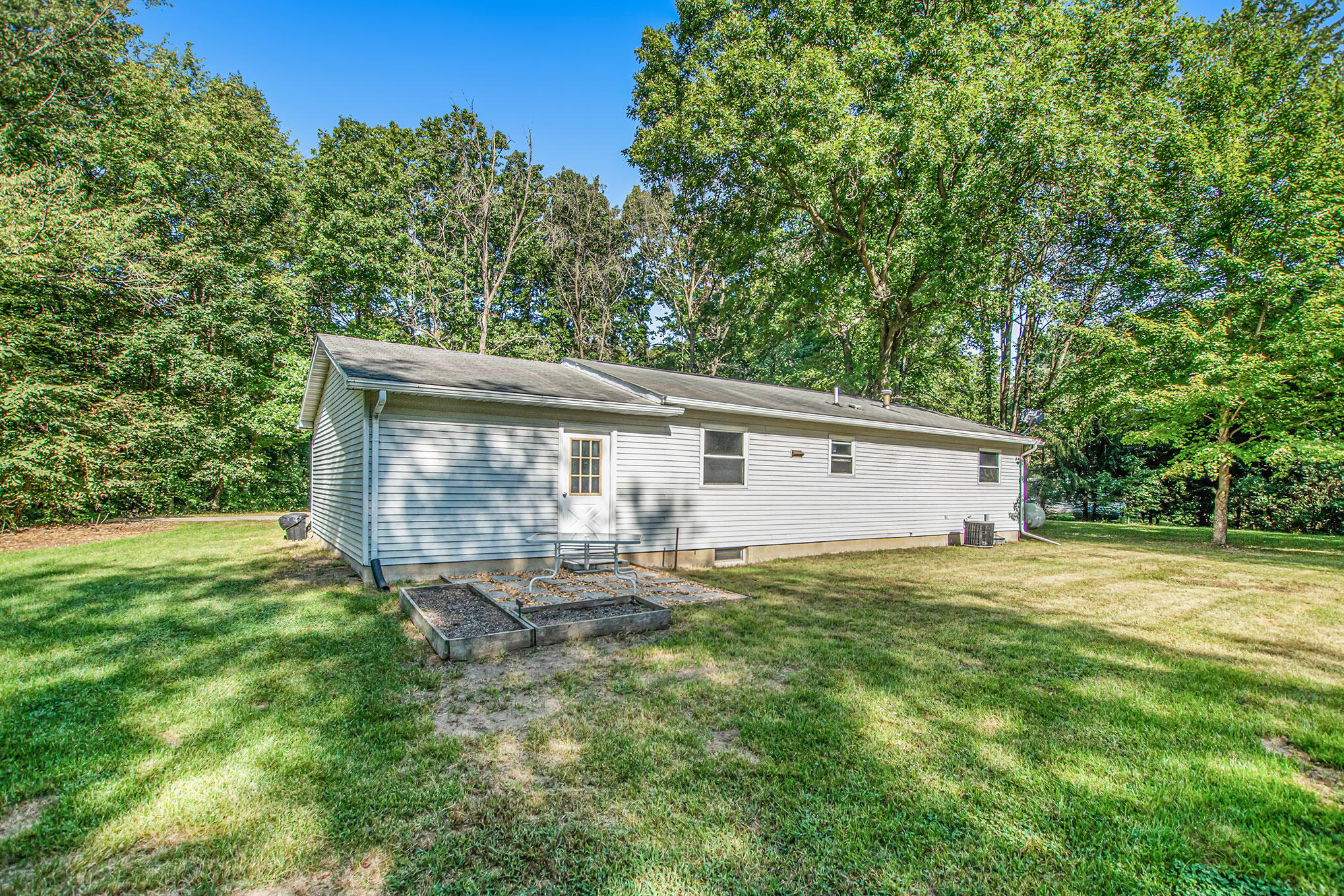 5045 Lindsey Road Delton, MI 49046 - Photo 2 of 25 DSC04324