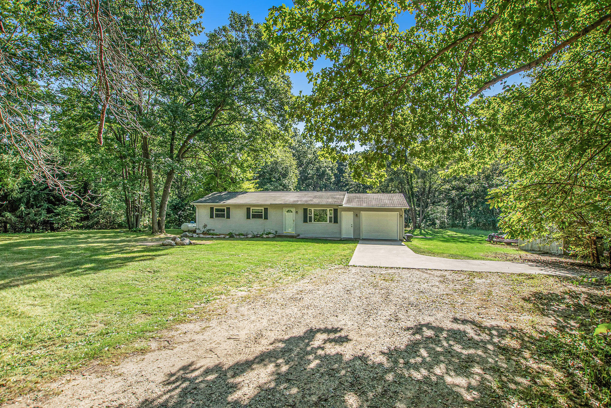 5045 Lindsey Road Delton, MI 49046 - Photo 4 of 25 DSC04321