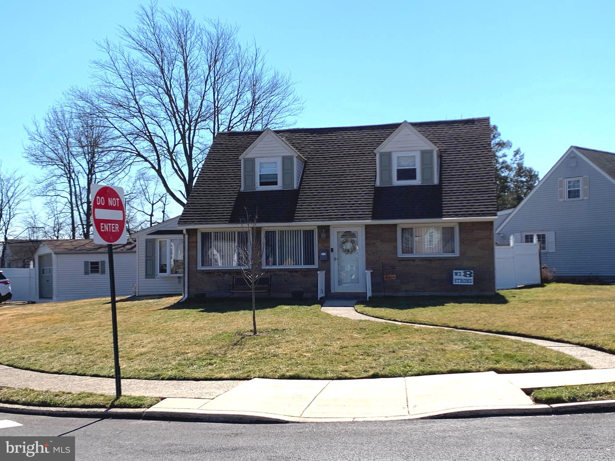 2524 Secane Road Secane, PA 19018 - Photo 2 of 46