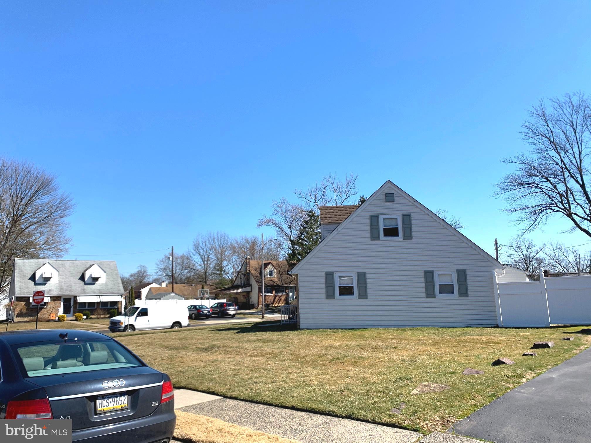 2524 Secane Road Secane, PA 19018 - Photo 4 of 46