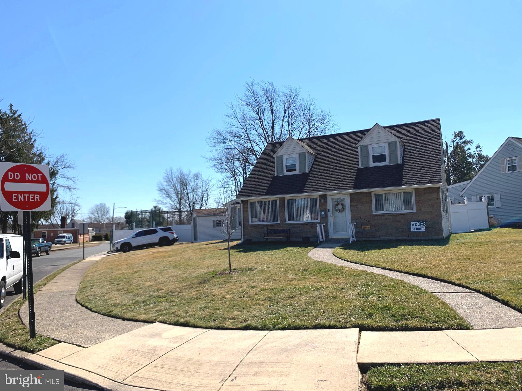 2524 Secane Road Secane, PA 19018 - Photo 5 of 46