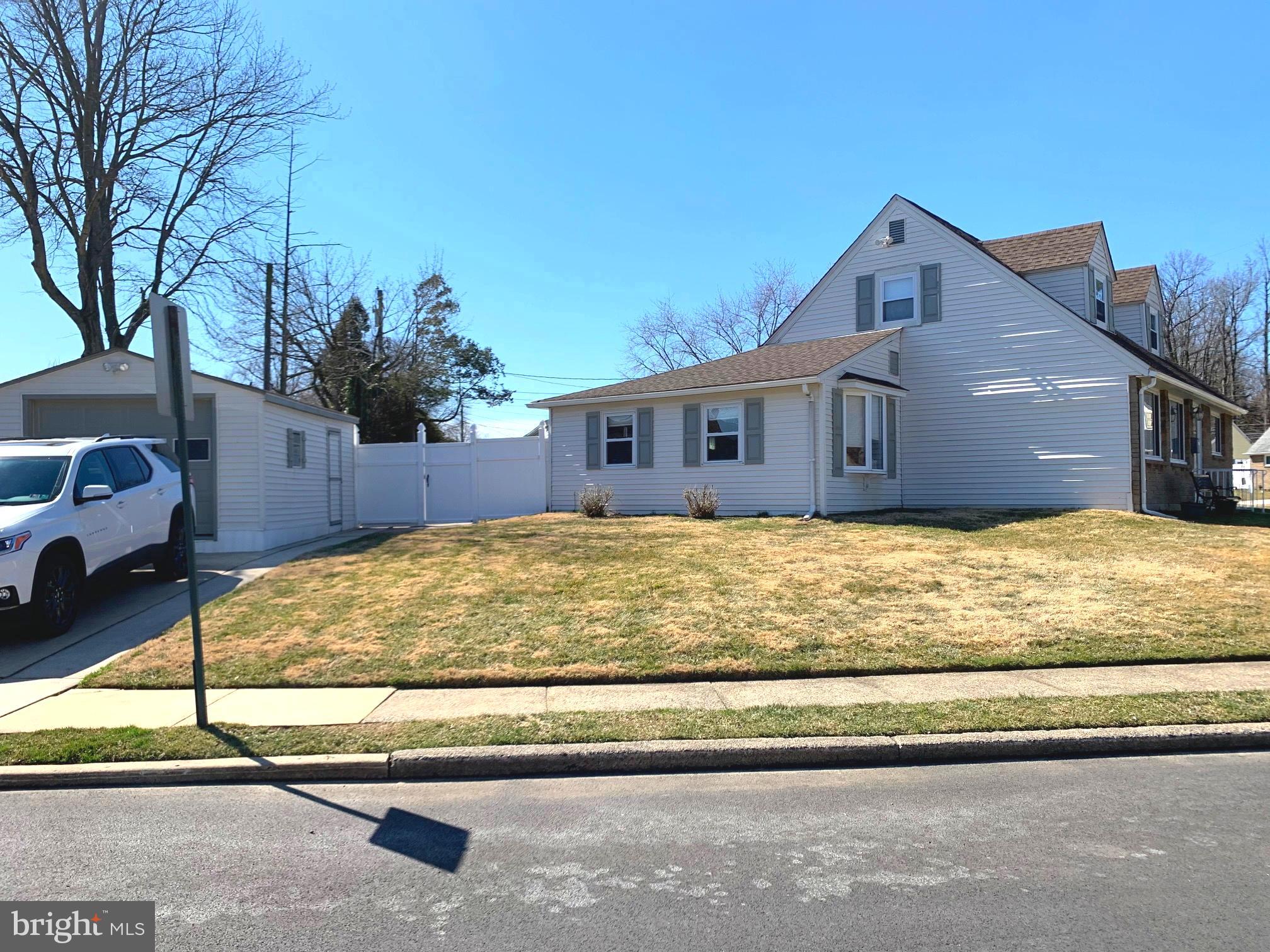 2524 Secane Road Secane, PA 19018 - Photo 7 of 46