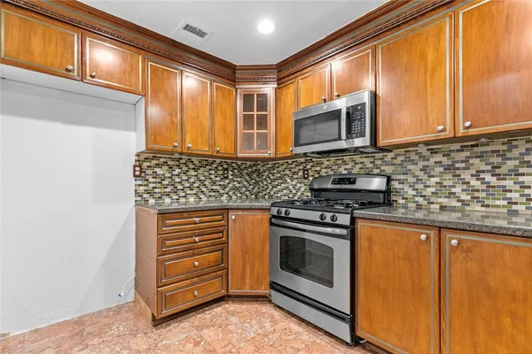$2,700 | 16940 Chatsworth Street, Unit 208, Granada Hills, CA 91344
