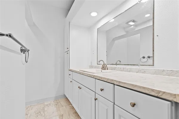 $2,700 | 16940 Chatsworth Street, Unit 208, Granada Hills, CA 91344