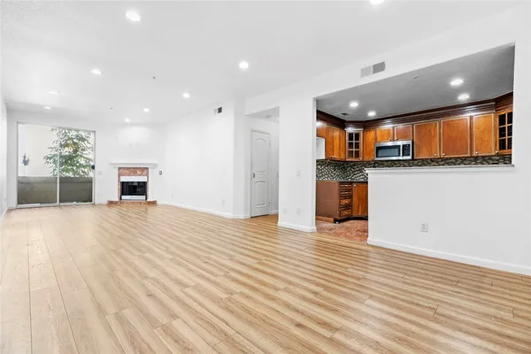 $2,700 | 16940 Chatsworth Street, Unit 208, Granada Hills, CA 91344