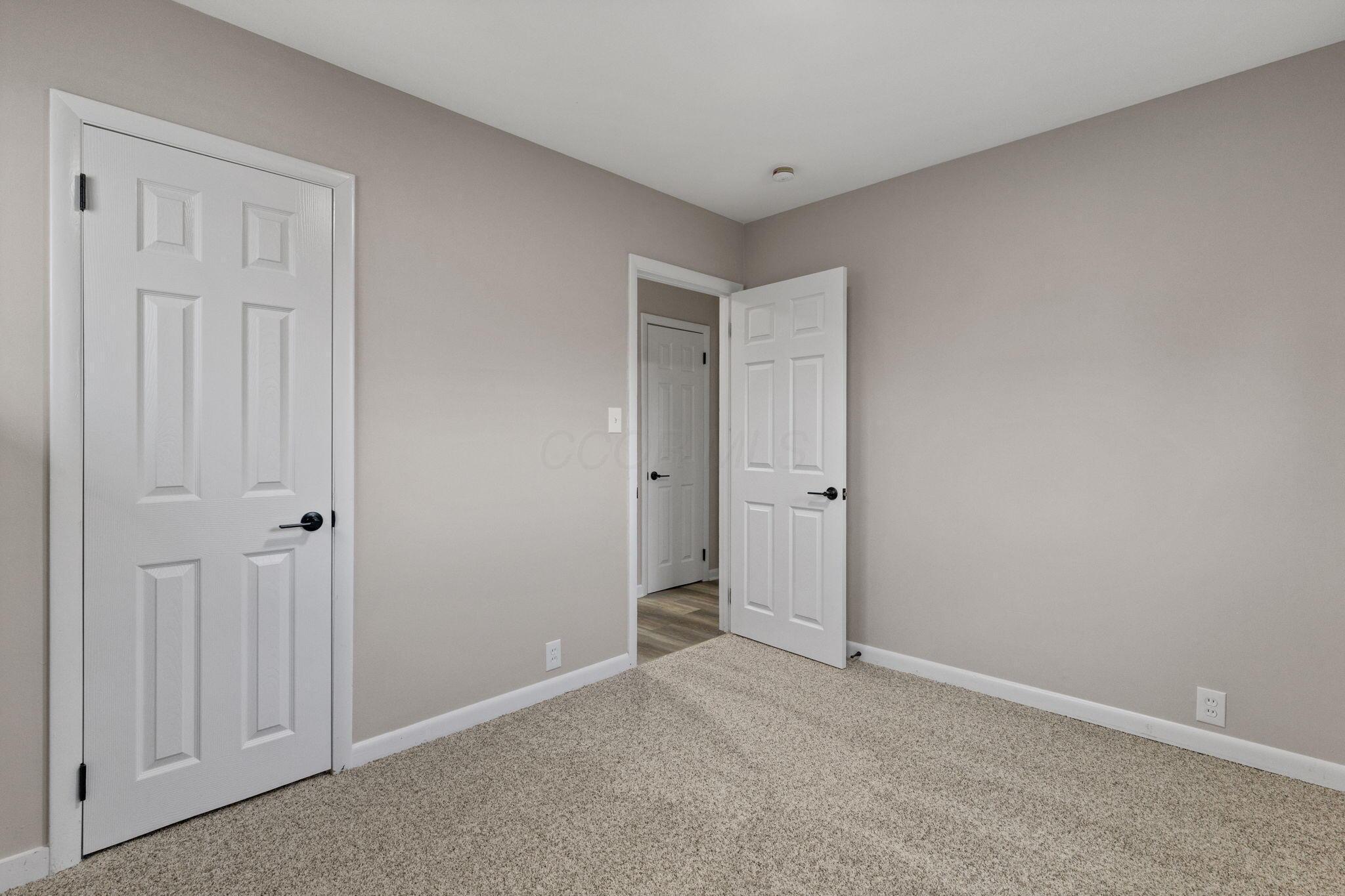 2100 Ferris Road Columbus, OH 43224 - Photo 11 of 19 2025-12-18 2100 Ferris Rd 037