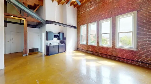 $285,000 | 510 Delaware Street, Unit 405, Kansas City, MO 64105