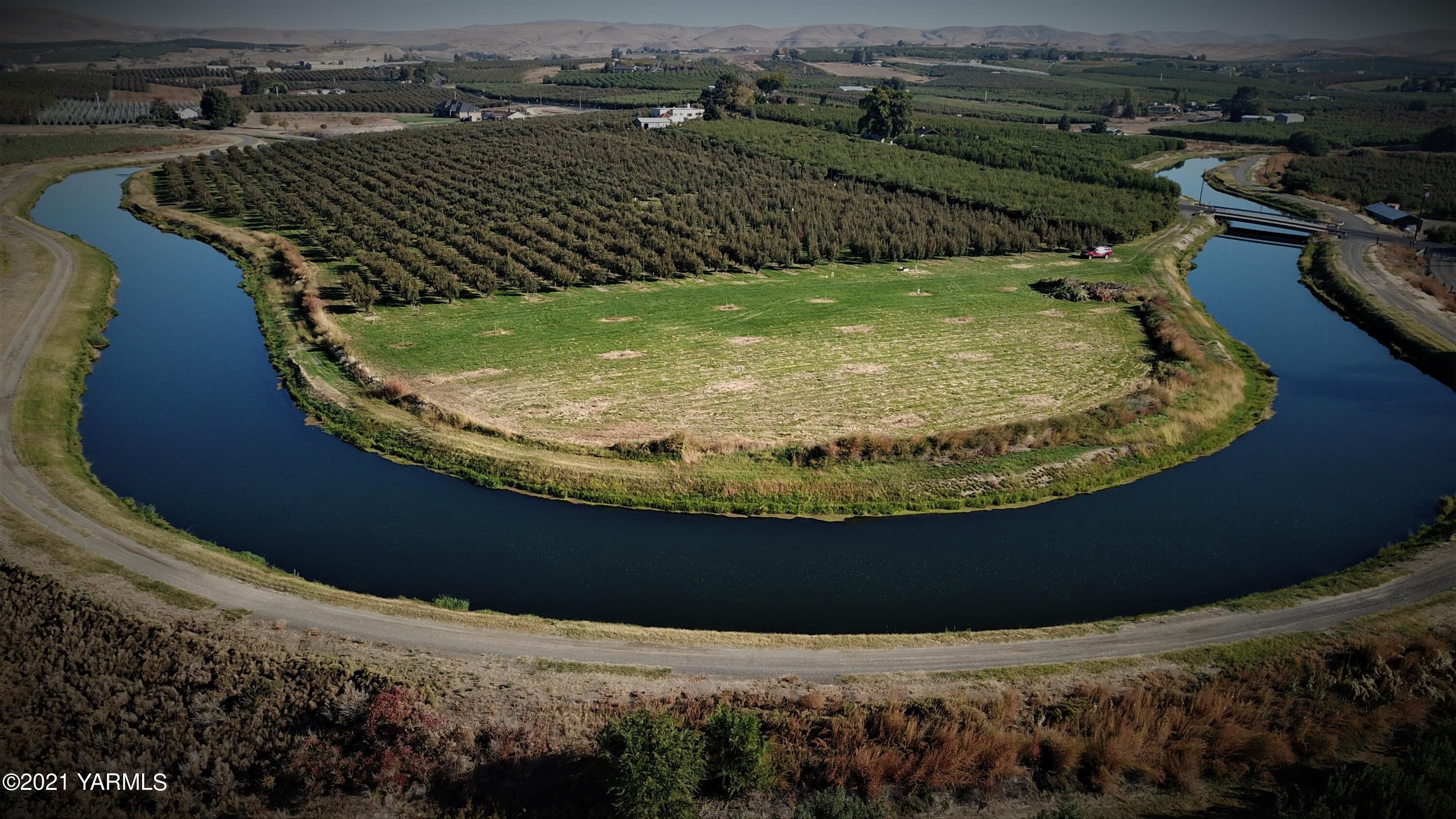Nka Knight Hill Road Zillah, WA 98953 - Photo 3 of 15 a view of a swimming pool