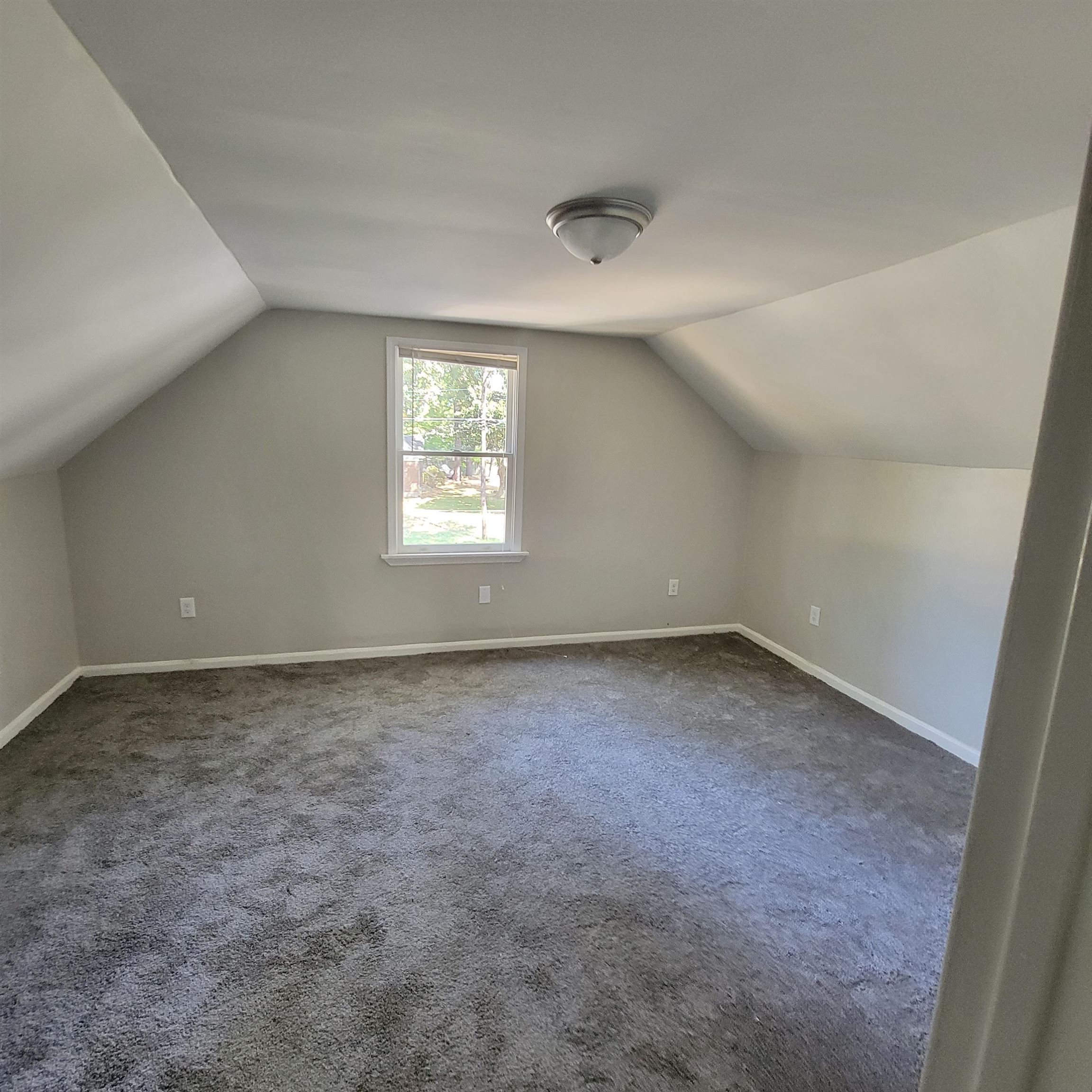 3765 Cazassa Road Memphis, TN 38116 - Photo 13 of 19 an empty room with a window
