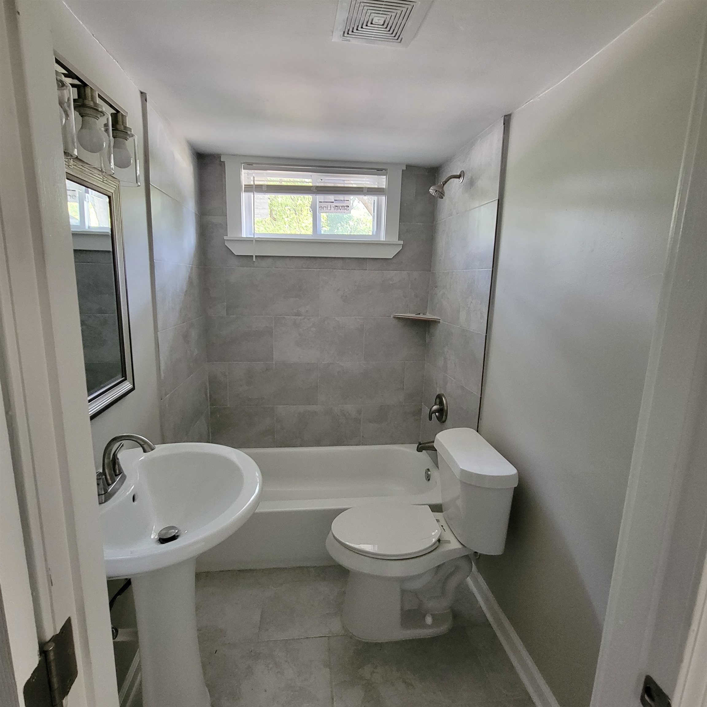 3765 Cazassa Road Memphis, TN 38116 - Photo 15 of 19 a bathroom with a toilet sink and shower