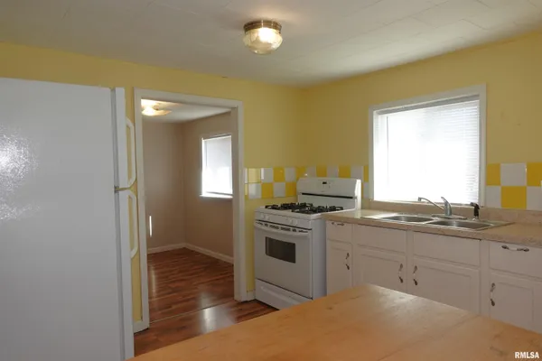 $59,900 | 1465 Jefferson Street, Galesburg, IL 61401