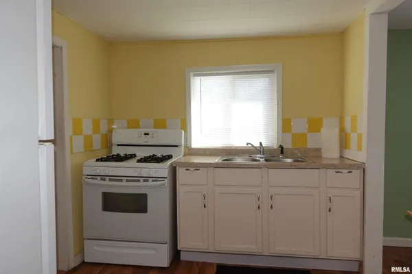 $59,900 | 1465 Jefferson Street, Galesburg, IL 61401