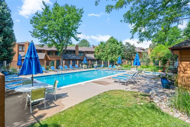 a picture of a black and white photo