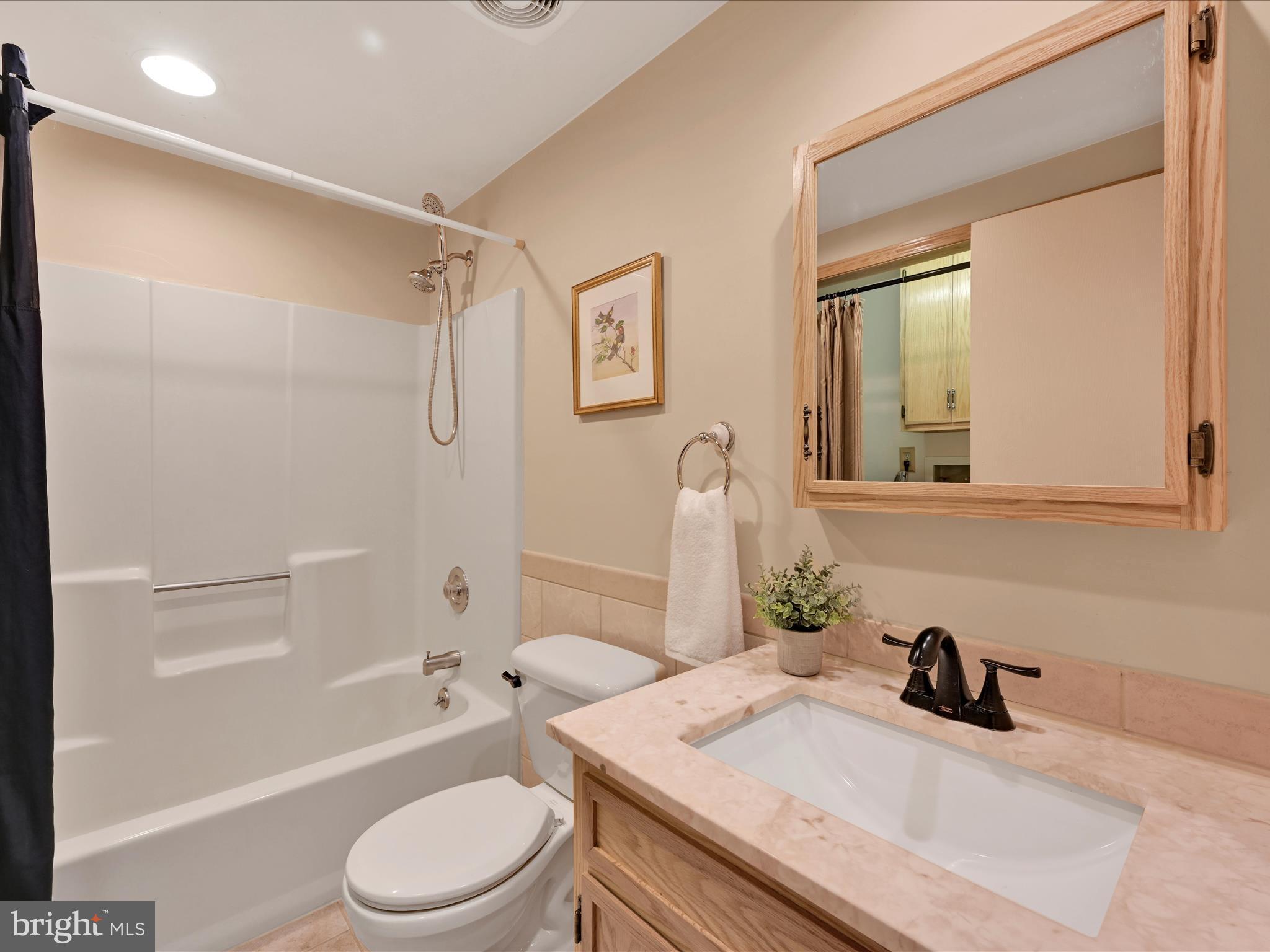 62 Ridge Avenue Ephrata, PA 17522 - Photo 23 of 36 Bathroom