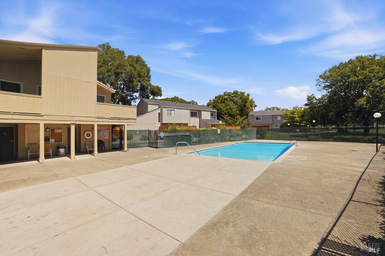 1370 Townview Avenue, Unit 202 Santa Rosa, CA 95405 - Photo 38 of 40