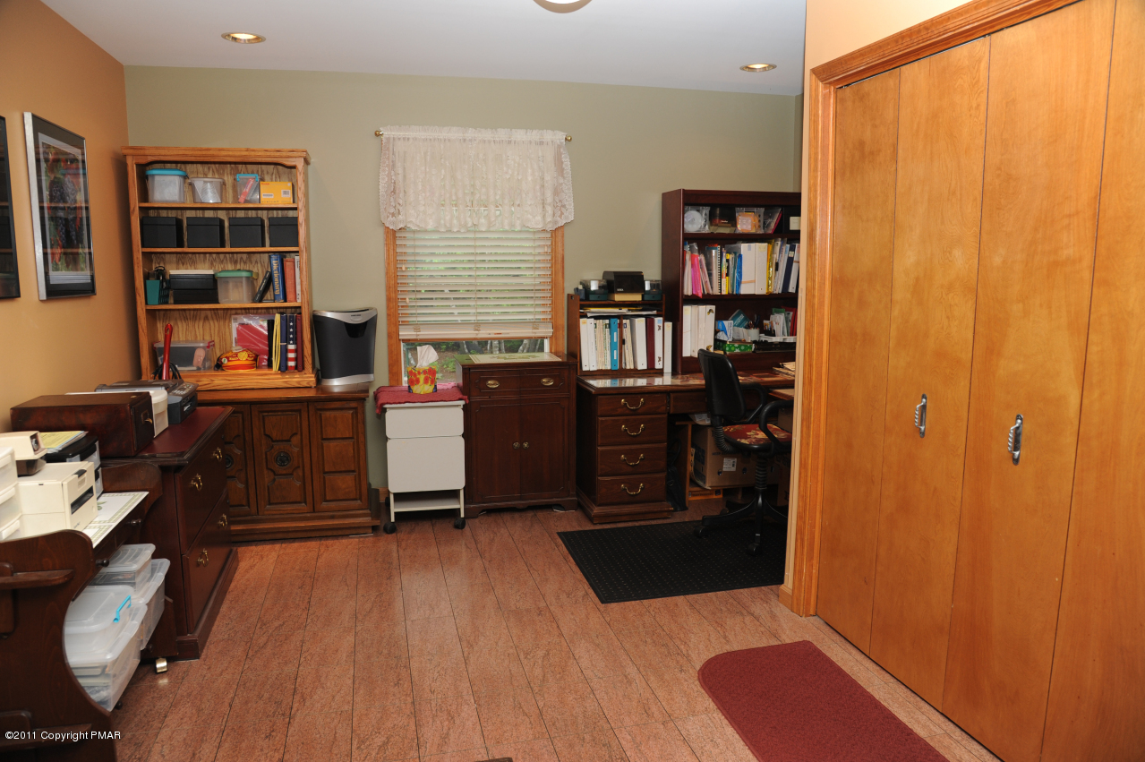 803 Beaver Dam Road Long Pond, PA 18334 - Photo 20 of 32 OFFICE NOOK OPPOSITE KITCHEN