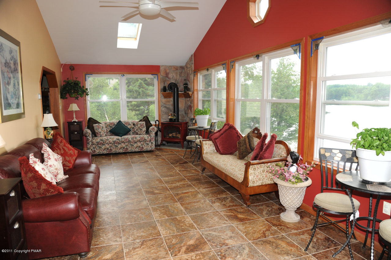 803 Beaver Dam Road Long Pond, PA 18334 - Photo 9 of 32 THIS GREAT ROOM IS A GREAT ROOM