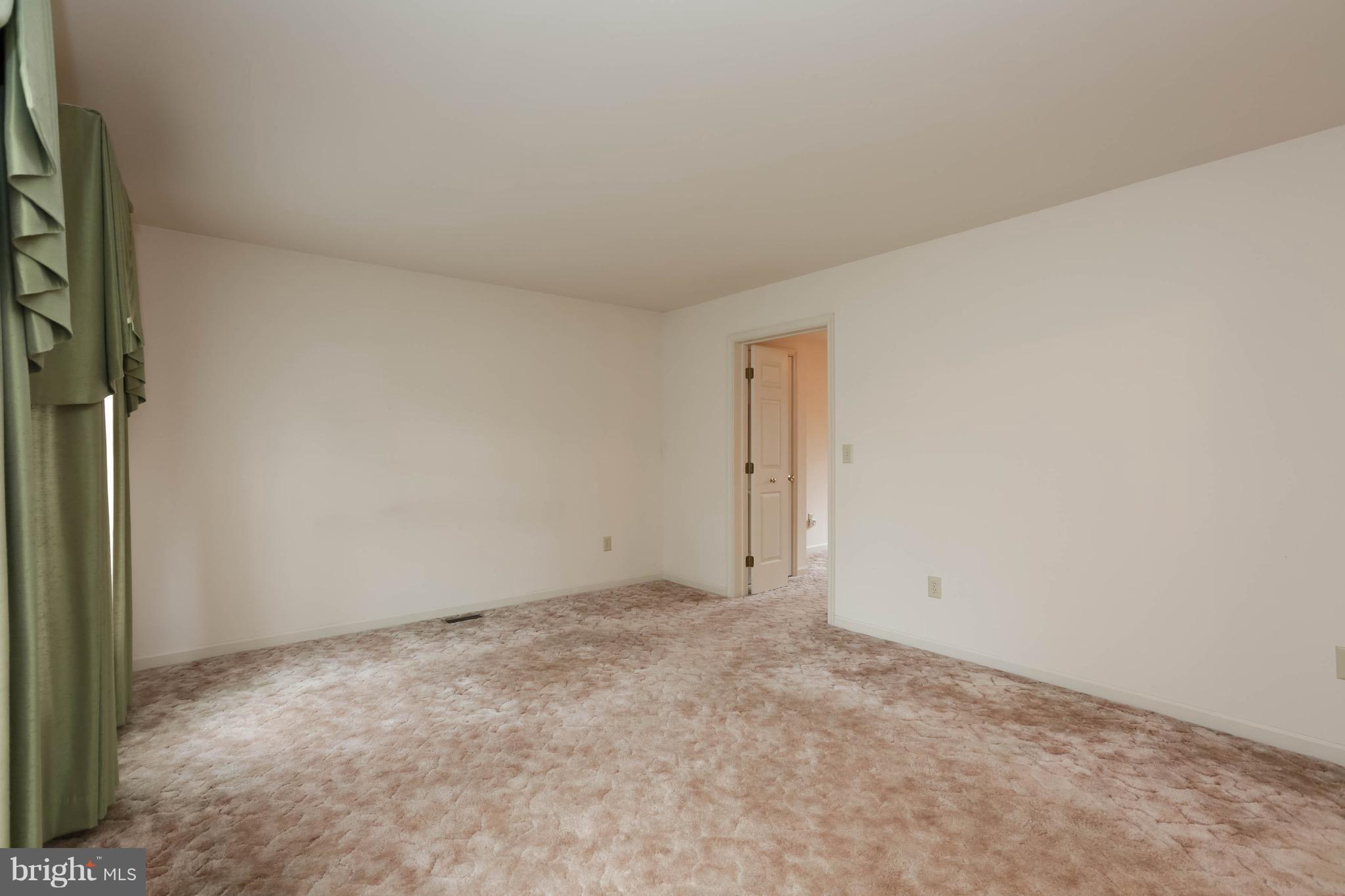 4259 Chapel Road Perry Hall, MD 21128 - Photo 9 of 28 Living Room