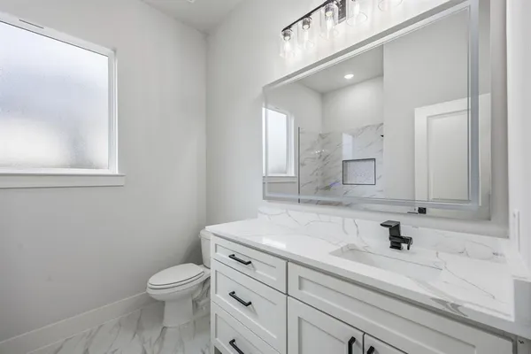 $455,000 | 512 Waikiki Trail, Tool, TX 75143
