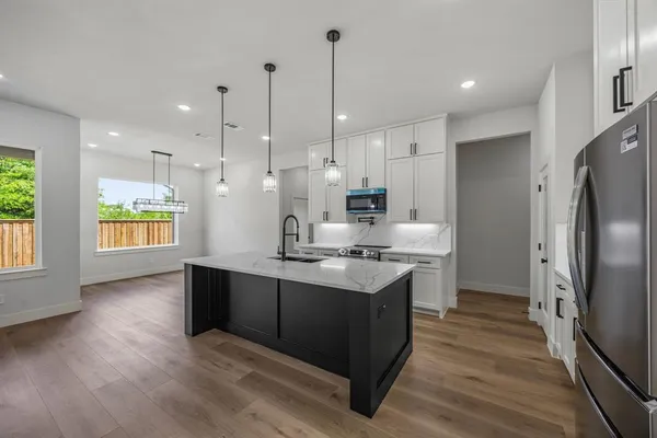 $455,000 | 512 Waikiki Trail, Tool, TX 75143