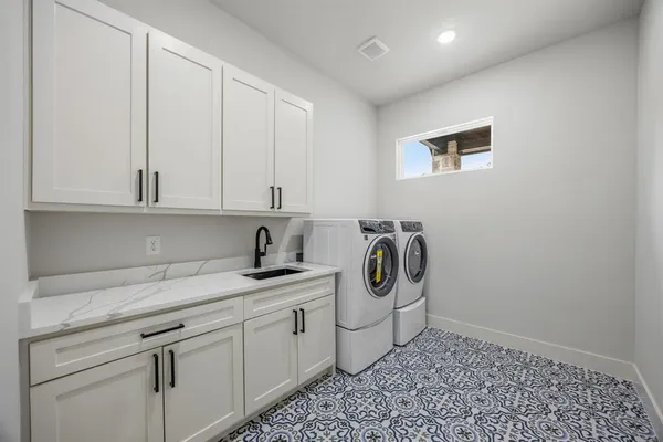 $455,000 | 512 Waikiki Trail, Tool, TX 75143