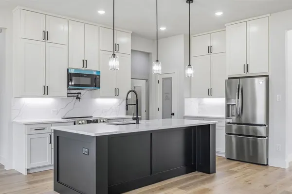 $455,000 | 512 Waikiki Trail, Tool, TX 75143