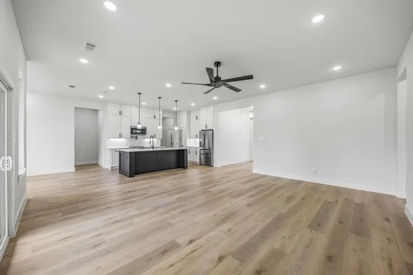 $455,000 | 512 Waikiki Trail, Tool, TX 75143