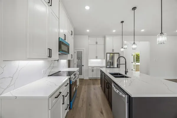 $455,000 | 512 Waikiki Trail, Tool, TX 75143