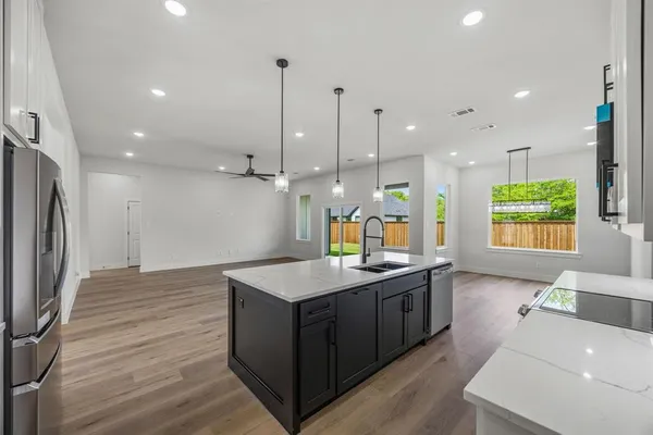 $455,000 | 512 Waikiki Trail, Tool, TX 75143