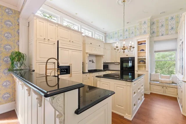 $699,900 | 401 North Walnut Avenue, Eagle Lake, TX 77434