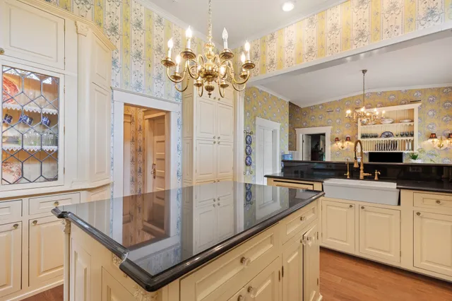 $699,900 | 401 North Walnut Avenue, Eagle Lake, TX 77434