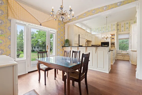 $699,900 | 401 North Walnut Avenue, Eagle Lake, TX 77434