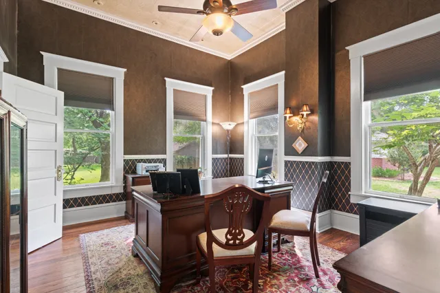 $699,900 | 401 North Walnut Avenue, Eagle Lake, TX 77434