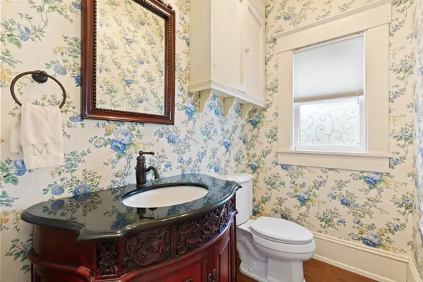 $699,900 | 401 North Walnut Avenue, Eagle Lake, TX 77434