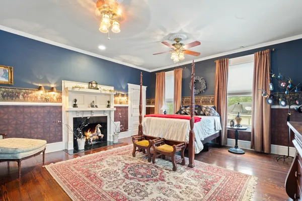 $699,900 | 401 North Walnut Avenue, Eagle Lake, TX 77434