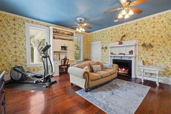 $699,900 | 401 North Walnut Avenue, Eagle Lake, TX 77434