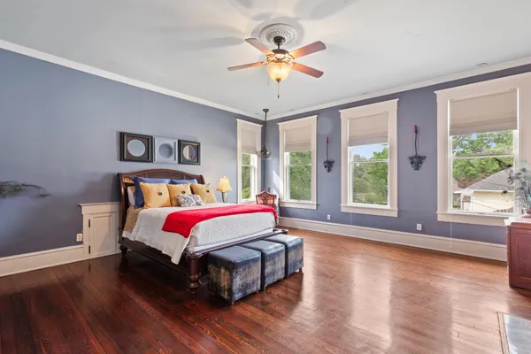 $699,900 | 401 North Walnut Avenue, Eagle Lake, TX 77434