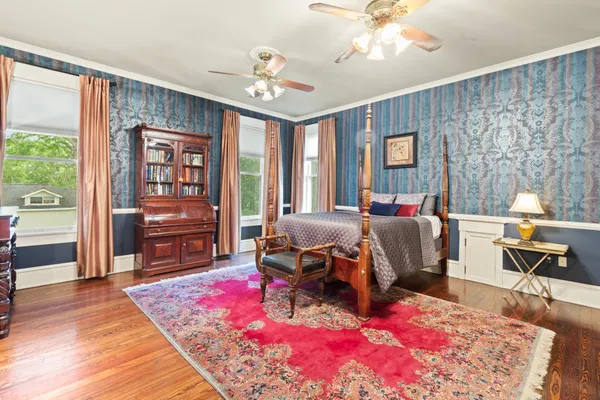 $699,900 | 401 North Walnut Avenue, Eagle Lake, TX 77434