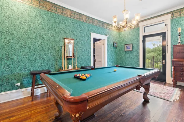 $699,900 | 401 North Walnut Avenue, Eagle Lake, TX 77434