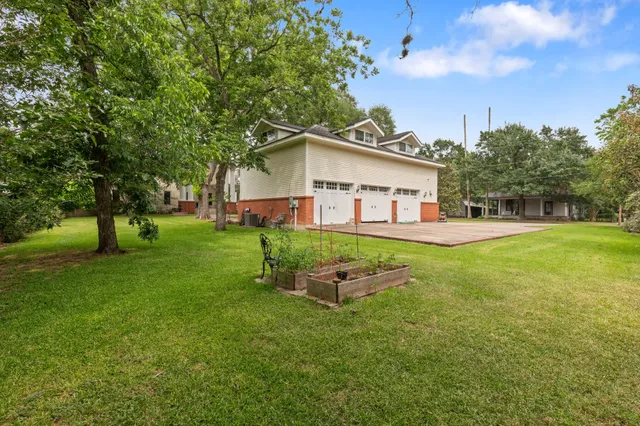 $699,900 | 401 North Walnut Avenue, Eagle Lake, TX 77434