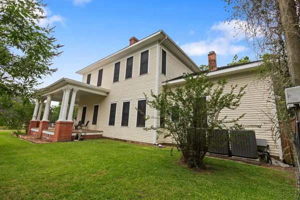 $699,900 | 401 North Walnut Avenue, Eagle Lake, TX 77434