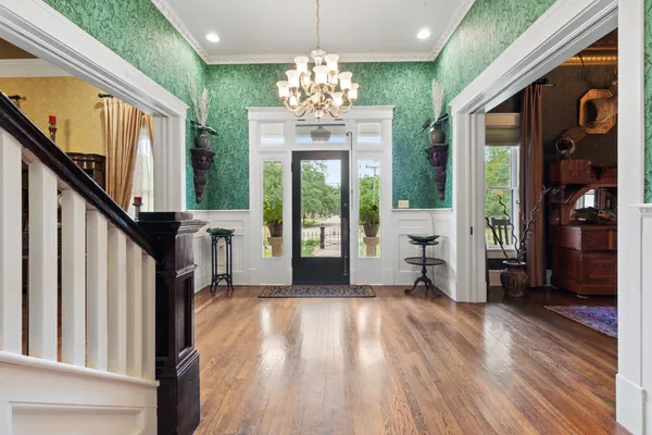 $699,900 | 401 North Walnut Avenue, Eagle Lake, TX 77434