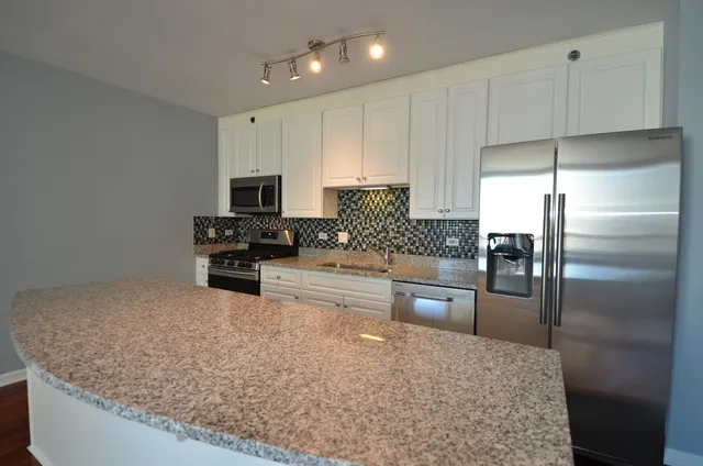 $3,400 | 33 West Ontario Street, Unit 24I, Chicago, IL 60654