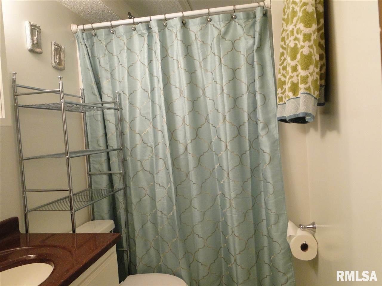 5806 Oakbrook Road Davenport, IA 52806 - Photo 12 of 16 Gallery Image 12